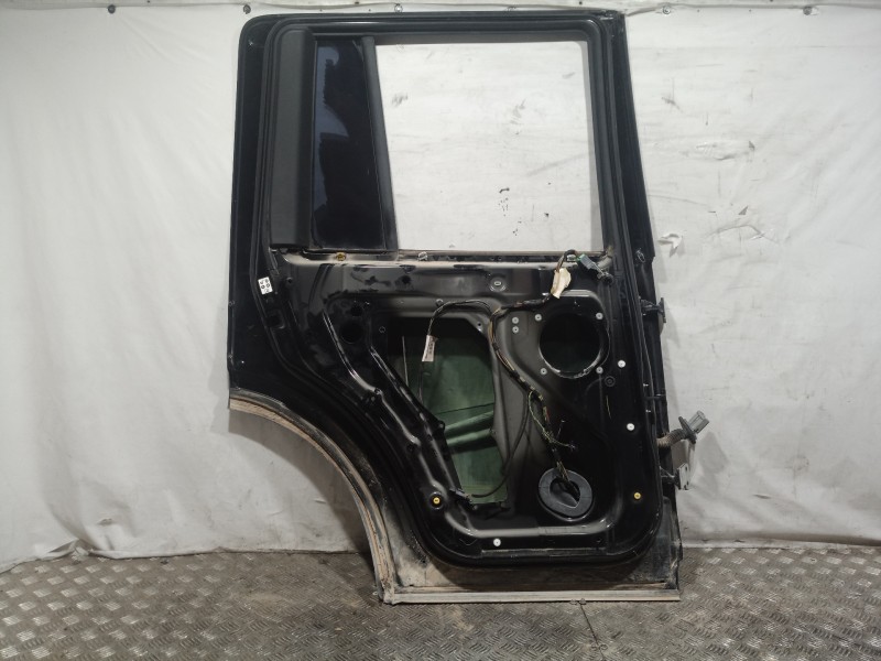 Recambio de puerta trasera izquierda para land rover discovery v6 td hse referencia OEM IAM   