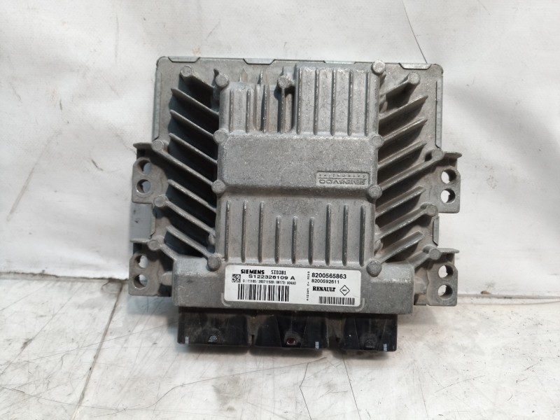 Recambio de centralita motor uce para renault megane ii berlina 5p referencia OEM IAM 8200565863 8200565863 8200592611