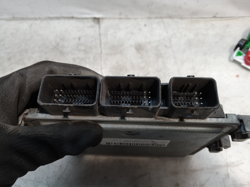 Recambio de centralita motor uce para renault megane ii berlina 5p referencia OEM IAM 8200565863 8200565863 8200592611