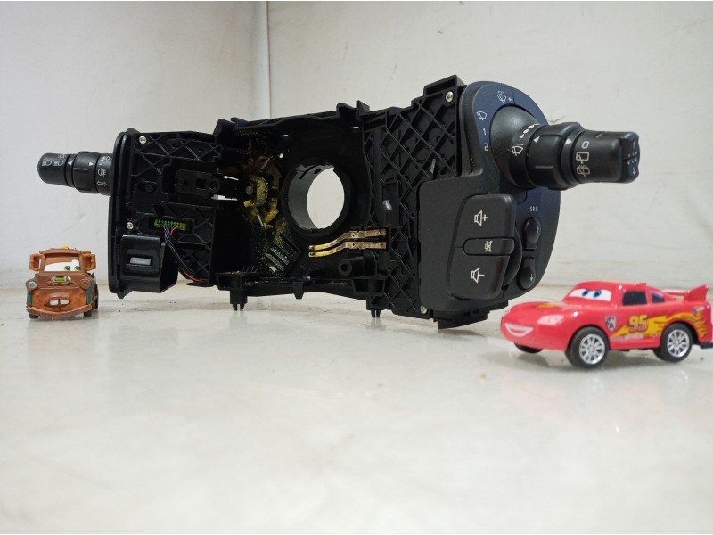 Recambio de mando multifuncion para renault scenic ii referencia OEM IAM 8200127727 8200127727 8200127727