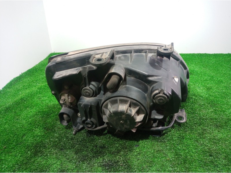 Recambio de faro izquierdo para kia carens 2.0 turbodiesel cat referencia OEM IAM   