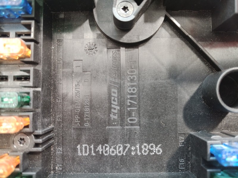 Recambio de caja reles / fusibles para volkswagen touran (1t1) conceptline referencia OEM IAM 017181301 017181301 1D140607