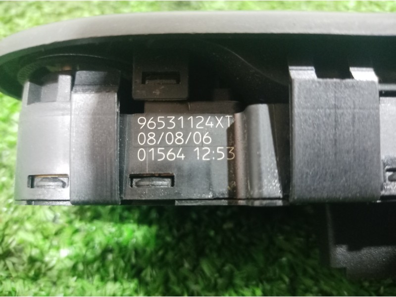 Recambio de mando elevalunas delantero izquierdo para peugeot 307 berlina (s2) xr referencia OEM IAM 96531124XT 96531124XT 96531