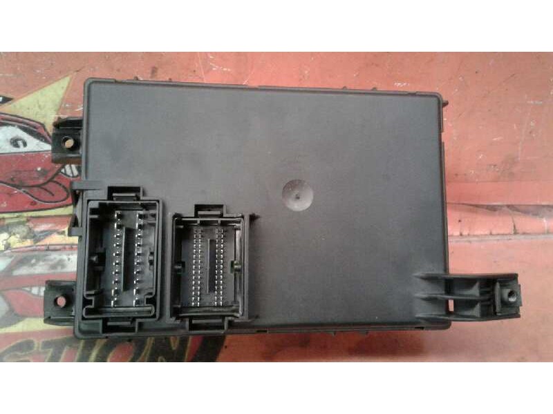 Recambio de caja reles / fusibles para opel corsa d ´´111 years´´ referencia OEM IAM 13142241 000292540 28084929