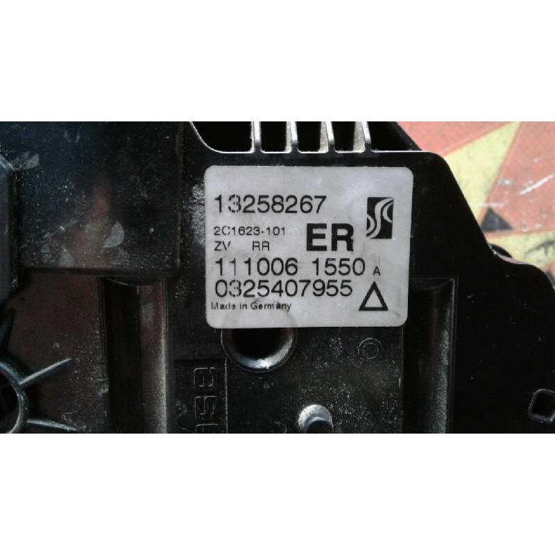 Recambio de cerradura puerta trasera derecha para opel corsa d ´´111 years´´ referencia OEM IAM 13258267 5E5275400 13258267