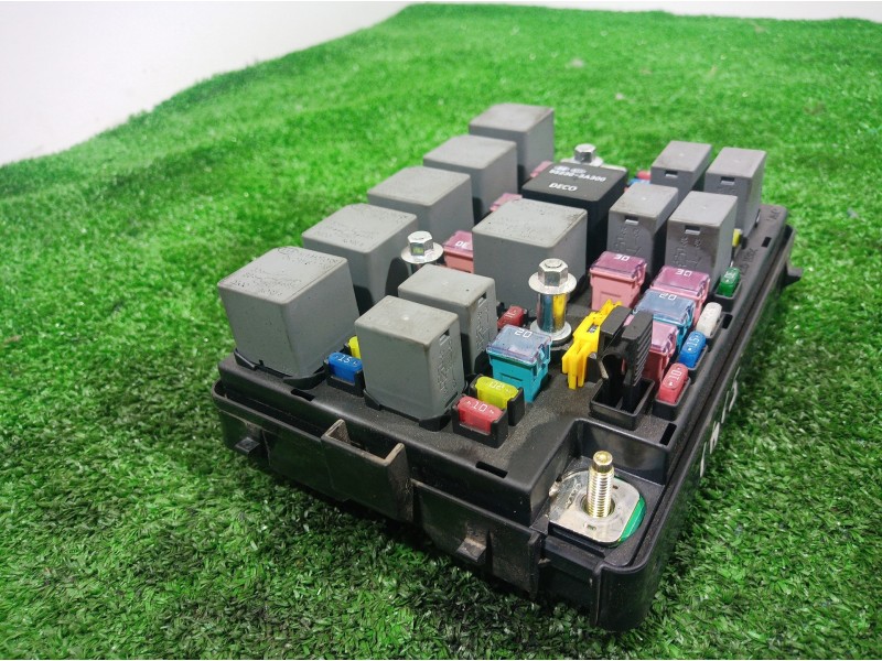 Recambio de caja reles / fusibles para kia carens 2.0 turbodiesel cat referencia OEM IAM   