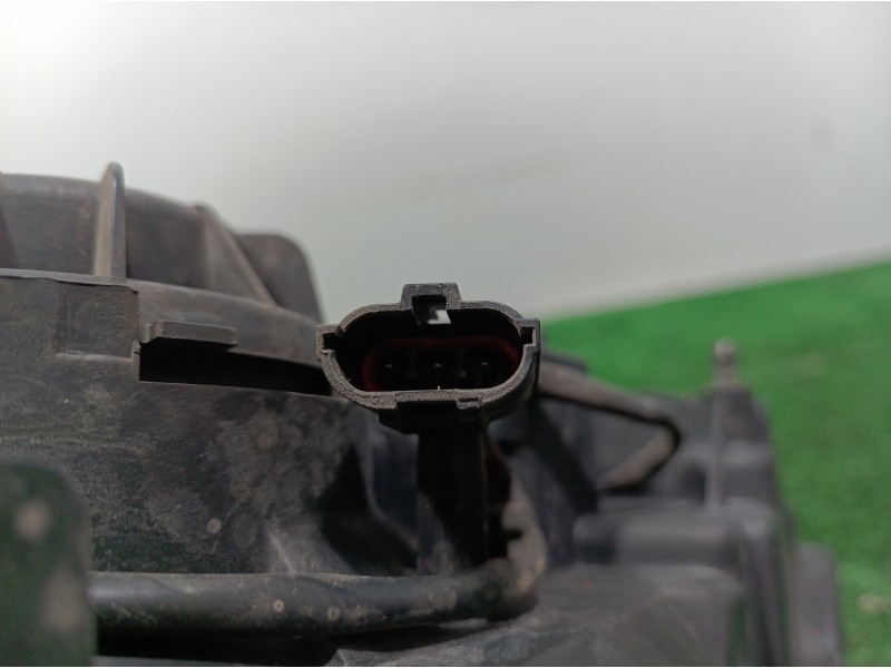 Recambio de faro derecho para kia carens 2.0 turbodiesel cat referencia OEM IAM   