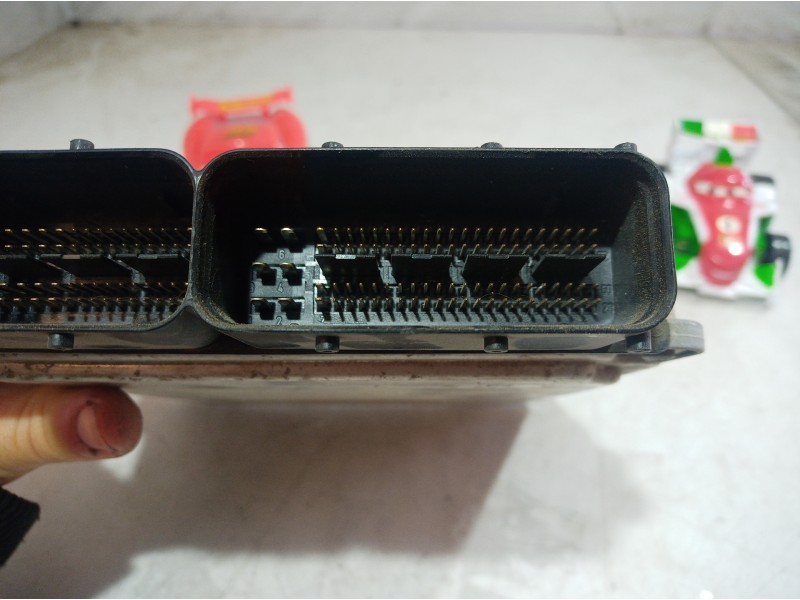 Recambio de centralita motor uce para dodge caliber s referencia OEM IAM 0281013693 0281013693 0281013693