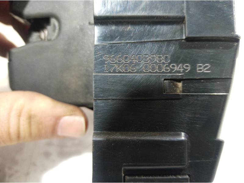 Recambio de cerradura maletero / porton para citroën c4 picasso millenium referencia OEM IAM 9660403980 9660403980 9660403980
