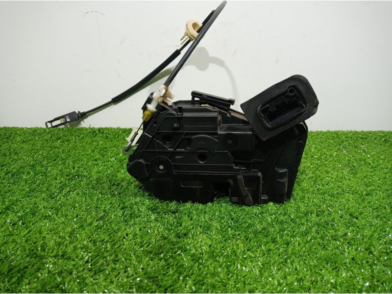 Recambio de cerradura puerta delantera derecha para volkswagen golf vi (5k1) advance referencia OEM IAM 5K1837016B 5K1837016B 