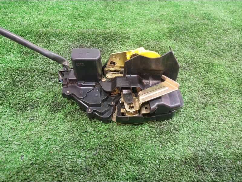 Recambio de cerradura puerta trasera izquierda para kia carens 2.0 turbodiesel cat referencia OEM IAM   