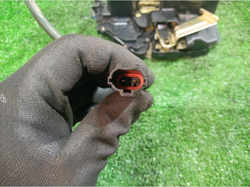 Recambio de cerradura puerta trasera izquierda para kia carens 2.0 turbodiesel cat referencia OEM IAM   