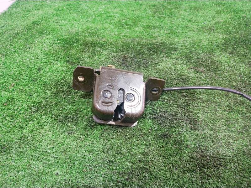 Recambio de cerradura maletero / porton para kia carens 2.0 turbodiesel cat referencia OEM IAM   
