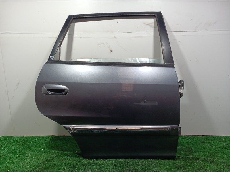 Recambio de puerta trasera derecha para kia carens 2.0 turbodiesel cat referencia OEM IAM   