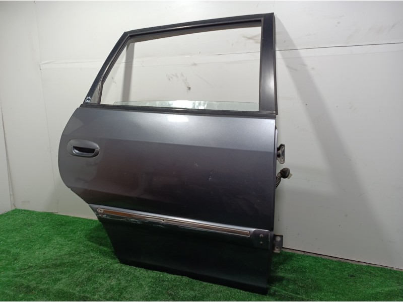 Recambio de puerta trasera derecha para kia carens 2.0 turbodiesel cat referencia OEM IAM   