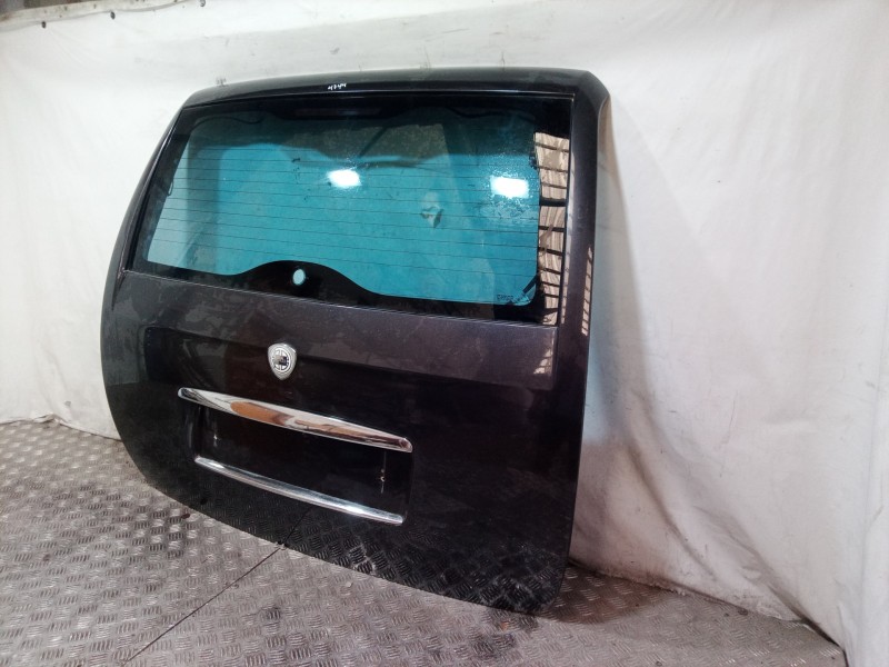 Recambio de porton trasero para lancia phedra (180) 3.0 v6 24v emblema cae referencia OEM IAM   