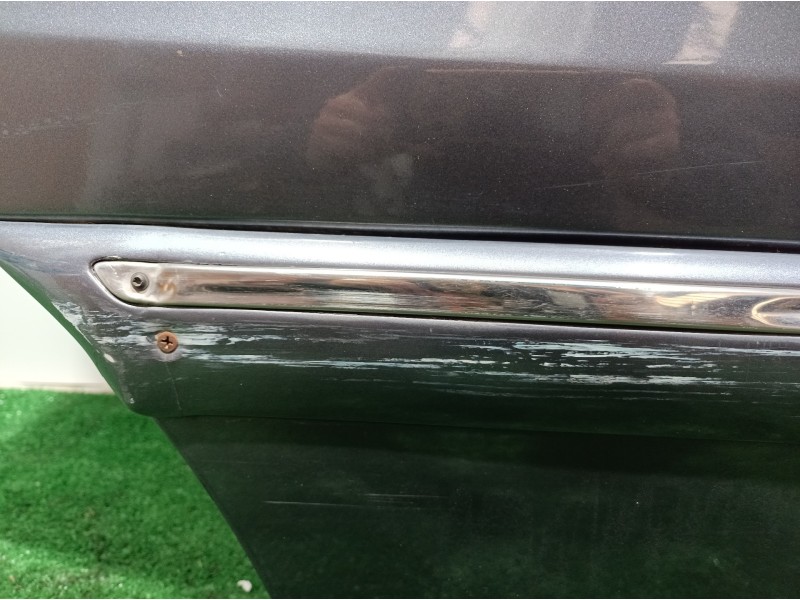 Recambio de puerta trasera derecha para kia carens 2.0 turbodiesel cat referencia OEM IAM   