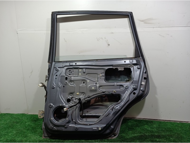 Recambio de puerta trasera derecha para kia carens 2.0 turbodiesel cat referencia OEM IAM   