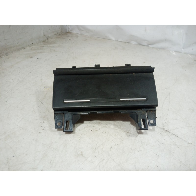 Recambio de cenicero para audi a4 avant (8e) 2.5 tdi (120kw) referencia OEM IAM 8E0857951J 8E0857951 8E0857951