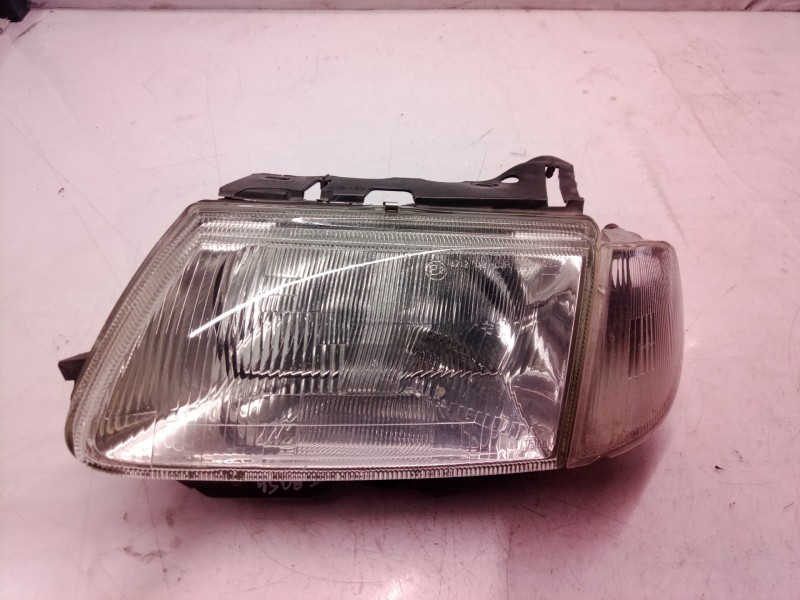 Recambio de faro izquierdo para citroën saxo 1.6 vts referencia OEM IAM 6204N5  