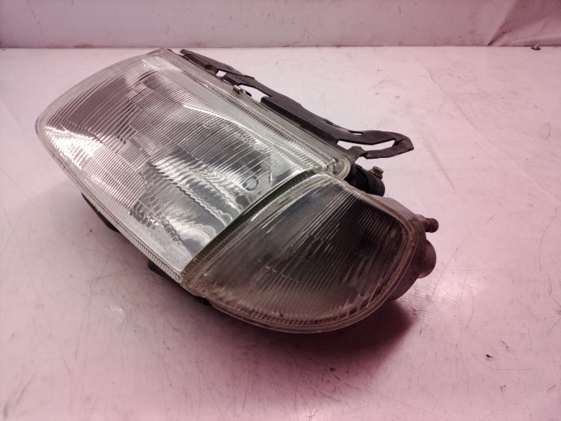 Recambio de faro izquierdo para citroën saxo 1.6 vts referencia OEM IAM 6204N5  