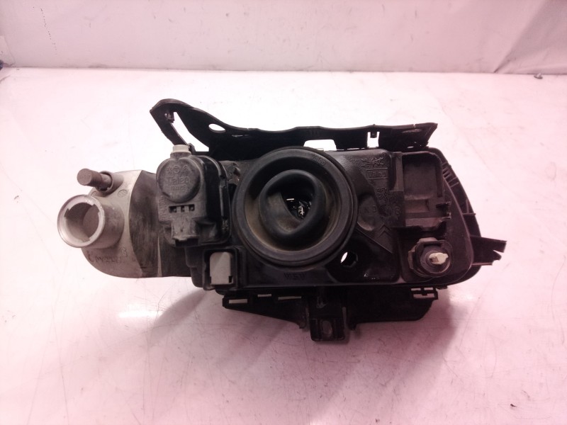 Recambio de faro izquierdo para citroën saxo 1.6 vts referencia OEM IAM 6204N5  