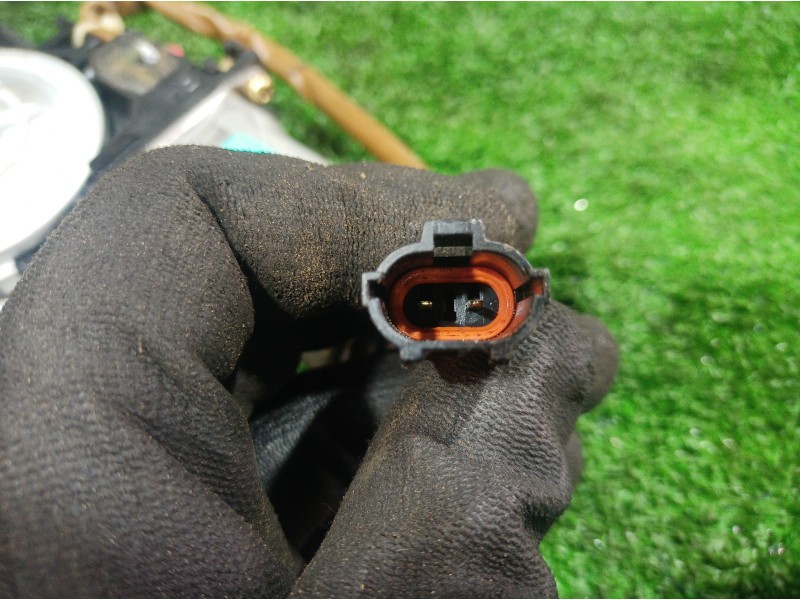 Recambio de elevalunas delantero derecho para kia carens 2.0 turbodiesel cat referencia OEM IAM XH004P0 XH004P0 XH004P0