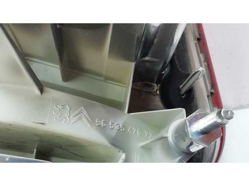 Recambio de piloto trasero derecho interior para citroën c4 picasso exclusive referencia OEM IAM 9653547677 9653547677 965354767