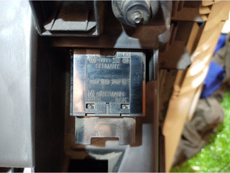 Recambio de guantera para volkswagen golf vi (5k1) advance referencia OEM IAM 1K1857290E 1K1857290E 55D300466