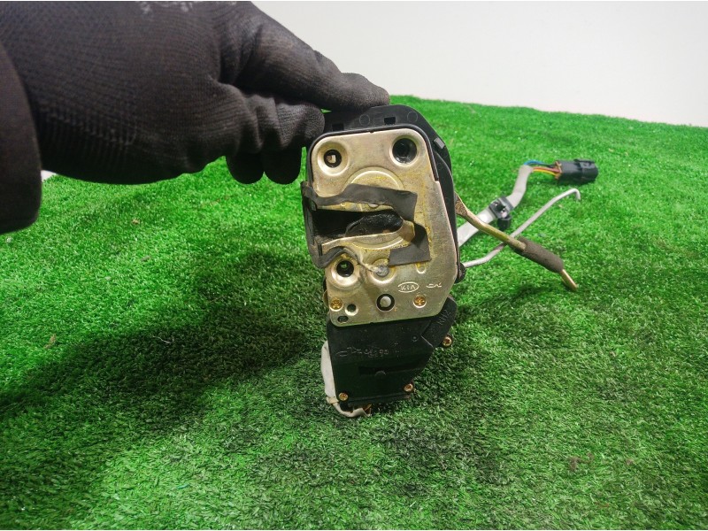Recambio de cerradura puerta delantera derecha para kia carens 2.0 turbodiesel cat referencia OEM IAM   