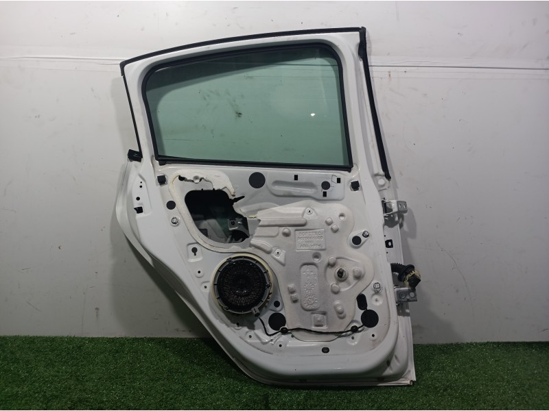Recambio de puerta trasera izquierda para peugeot 208 active referencia OEM IAM 5PUERTAS 5 PUERTAS 5 PUERTAS