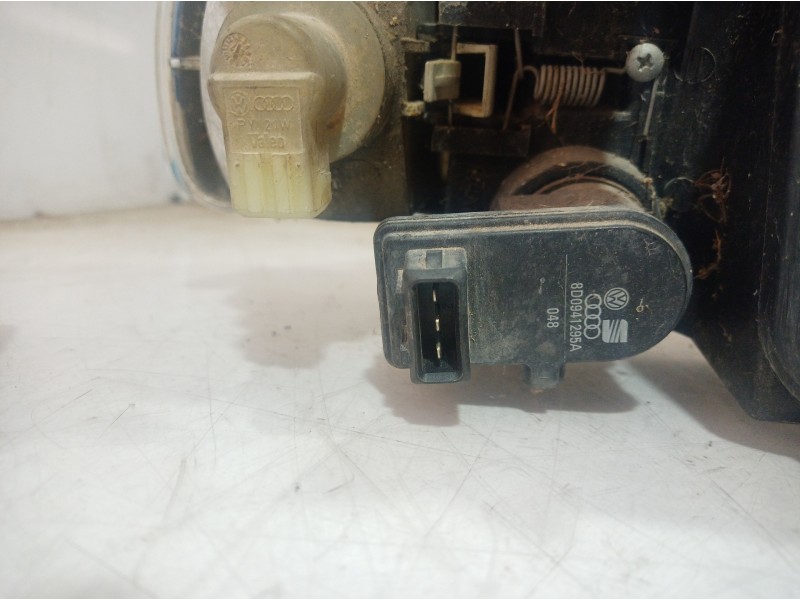 Recambio de faro izquierdo para seat ibiza (6k) sxe referencia OEM IAM 8D0941295A 8D0941295A 8D0941295