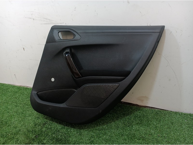 Recambio de guarnecido puerta trasera derecha para peugeot 208 active referencia OEM IAM 491100112854 491100112854 491100112853