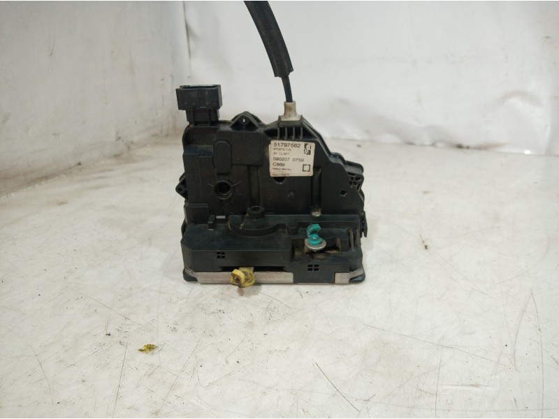 Recambio de cerradura puerta delantera derecha para fiat punto (199) easy referencia OEM IAM 51797562 51797562 970572102