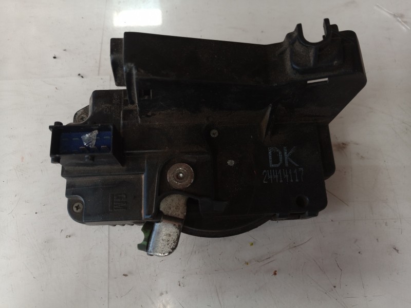 Recambio de cerradura puerta delantera derecha para opel zafira a elegance referencia OEM IAM 24414117 24414117 24414117
