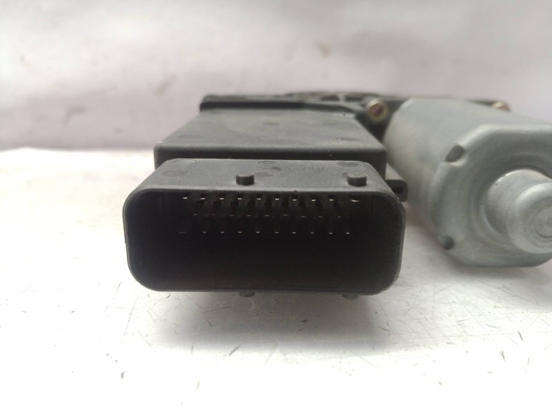 Recambio de motor elevalunas delantero derecho para volkswagen passat berlina (3b3) referencia OEM IAM 3B4837752HQ 3B4837752 105