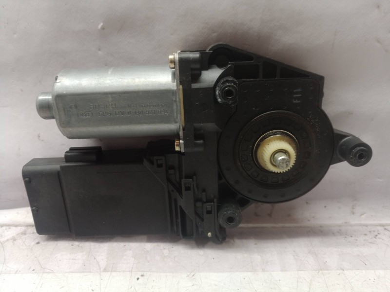 Recambio de motor elevalunas delantero derecho para volkswagen passat berlina (3b3) referencia OEM IAM 3B4837752HQ 3B4837752 105