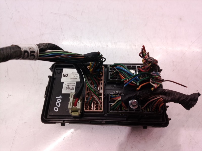 Recambio de caja reles / fusibles para chevrolet matiz 1.0 cat referencia OEM IAM 96428357 96428357 96428357