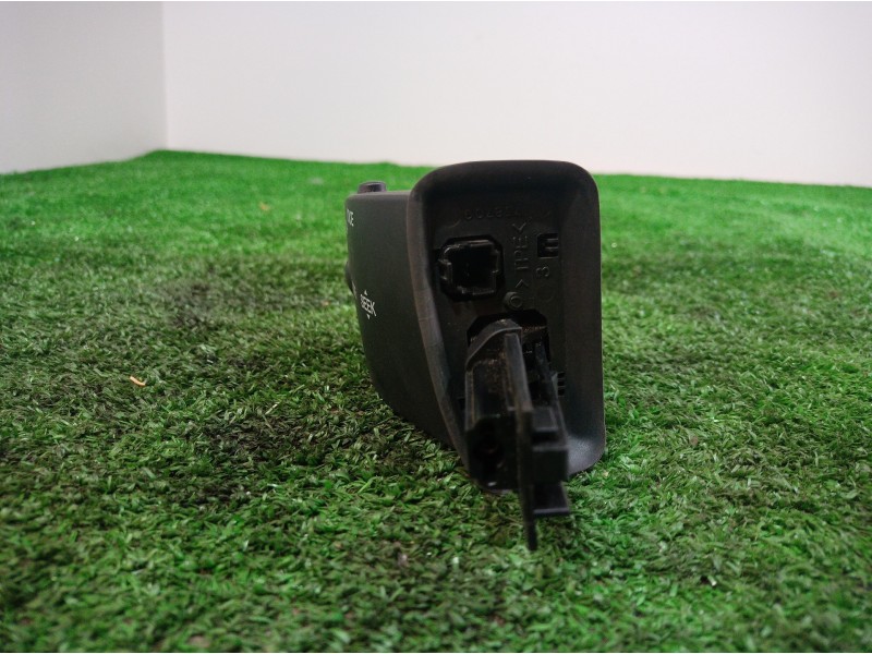 Recambio de mando volante para ford focus berlina (cap) titanium referencia OEM IAM 758709 758709 758709