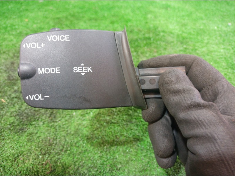 Recambio de mando volante para ford focus berlina (cap) titanium referencia OEM IAM 758709 758709 758709