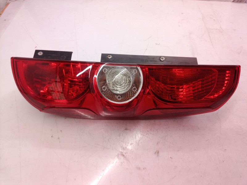 Recambio de piloto trasero derecho para fiat doblo active referencia OEM IAM   