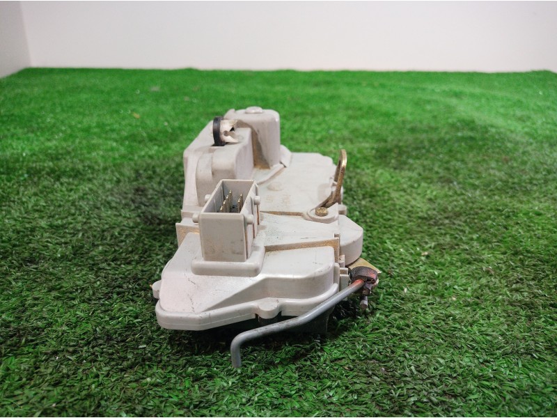 Recambio de cerradura puerta delantera derecha para audi a4 berlina (b5) referencia OEM IAM   