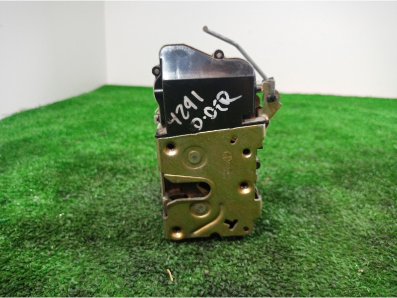 Recambio de cerradura puerta delantera derecha para audi a4 berlina (b5) referencia OEM IAM   