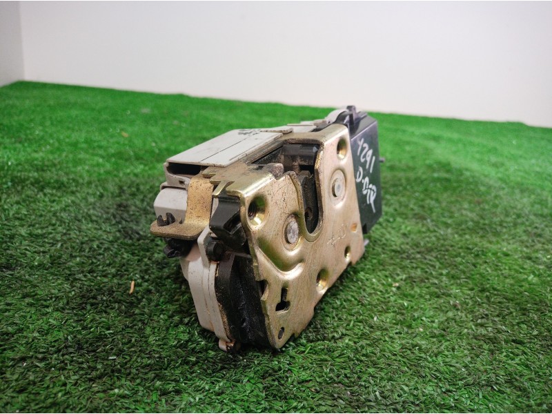 Recambio de cerradura puerta delantera derecha para audi a4 berlina (b5) referencia OEM IAM   