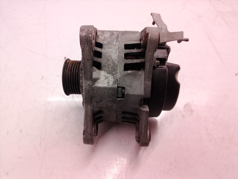 Recambio de alternador para volkswagen polo (9n1) trendline referencia OEM IAM 03D903025E 03D903025 03D903025