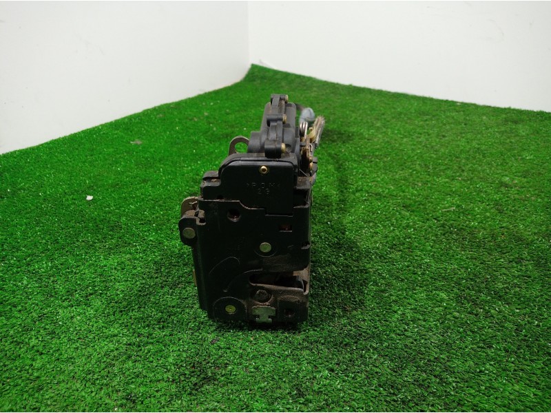 Recambio de cerradura puerta delantera izquierda para volkswagen passat variant (3b5) comfortline referencia OEM IAM 3B11837015A