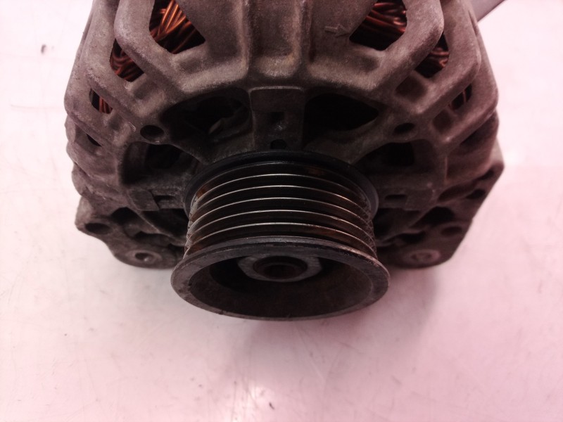 Recambio de alternador para volkswagen polo (9n1) trendline referencia OEM IAM 03D903025E 03D903025 03D903025