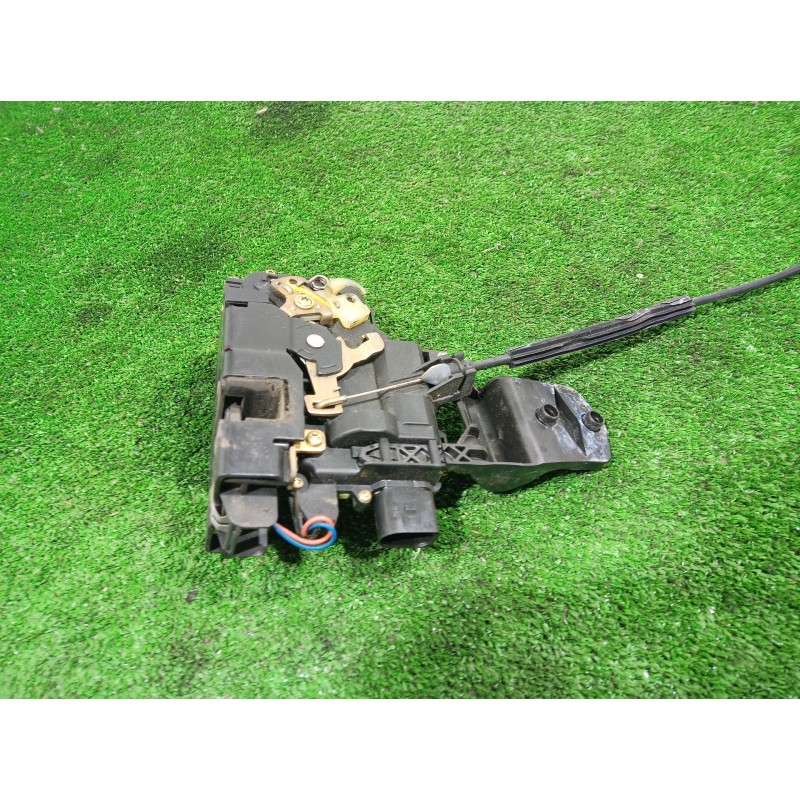 Recambio de cerradura puerta delantera izquierda para volkswagen passat variant (3b5) comfortline referencia OEM IAM 3B11837015A