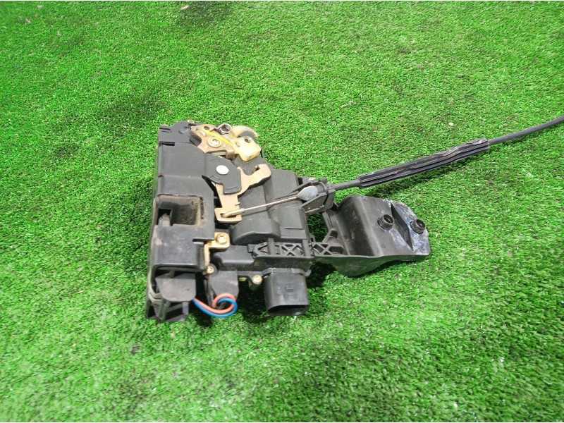 Recambio de cerradura puerta delantera izquierda para volkswagen passat variant (3b5) comfortline referencia OEM IAM 3B11837015A