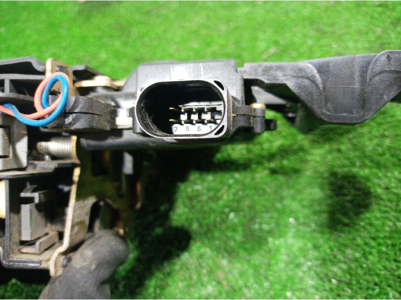 Recambio de cerradura puerta delantera izquierda para volkswagen passat variant (3b5) comfortline referencia OEM IAM 3B11837015A